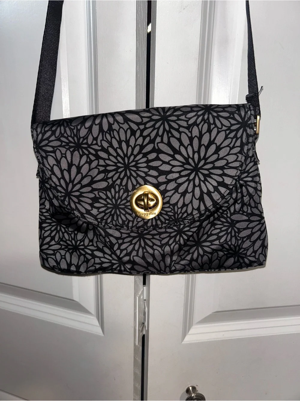 Baggallini Black Floral Crossbody with Gold Turn-Lock